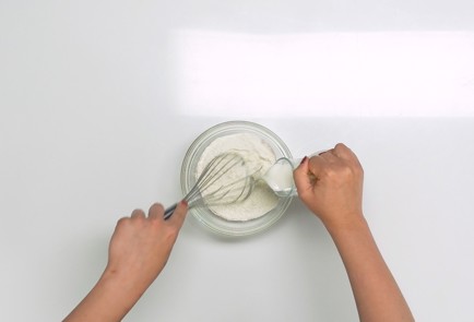 Фото шага рецепта Булочки с изюмом 150945 шаг 1  