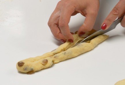 Фото шага рецепта Булочки с изюмом 150945 шаг 10  