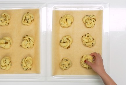 Фото шага рецепта Булочки с изюмом 150945 шаг 12  