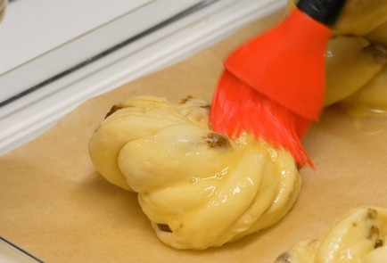 Фото шага рецепта Булочки с изюмом 150945 шаг 13  