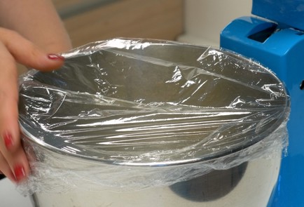 Фото шага рецепта Булочки с изюмом 150945 шаг 6  