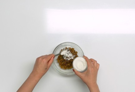 Фото шага рецепта Булочки с изюмом 150945 шаг 7  