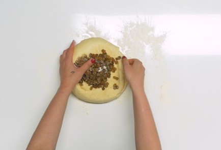 Фото шага рецепта Булочки с изюмом 150945 шаг 8  