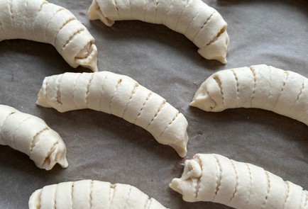 Фото шага рецепта Булочки с клубникой 175488 шаг 14  