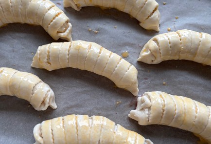 Фото шага рецепта Булочки с клубникой 175488 шаг 15  