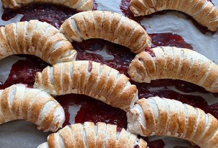 Фото шага рецепта Булочки с клубникой 175488 шаг 16  