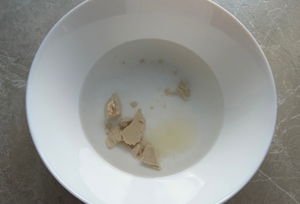 Фото шага рецепта Булочки с клубникой 175488 шаг 2  