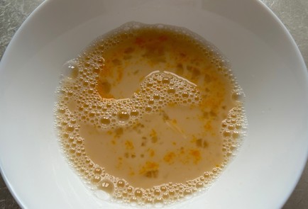 Фото шага рецепта Булочки с конфетами 175153 шаг 5  