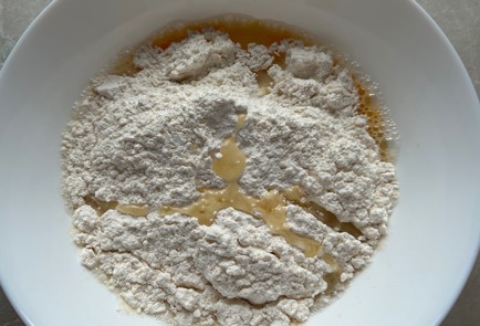 Фото шага рецепта Булочки с конфетами 175153 шаг 6  