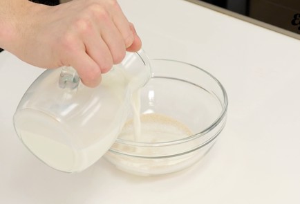 Фото шага рецепта Булочки с корицей 126533 шаг 2  