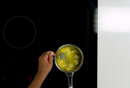 Фото шага рецепта Булочки с маком 151158 шаг 2  