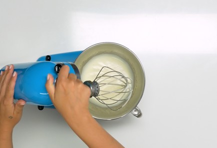 Фото шага рецепта Булочки с маком 151158 шаг 3  