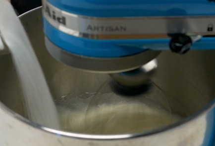 Фото шага рецепта Булочки с маком 151158 шаг 4  