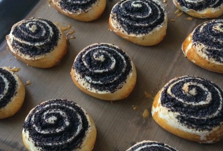 Фото шага рецепта Булочки с маком 174353 шаг 21  