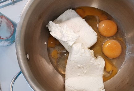 Фото шага рецепта Булочки с сыром 188922 шаг 2  