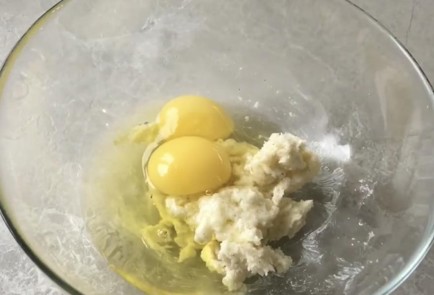 Фото шага рецепта Булочки с вишней 174360 шаг 7  