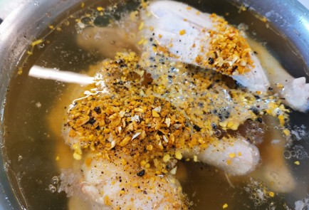 Фото шага рецепта Бульон из корнишона с шафраном 187686 шаг 8  