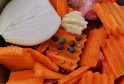 Фото шага рецепта Бульон из свинины пофранцузски 174890 шаг 5  