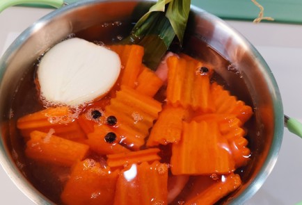 Фото шага рецепта Бульон из свинины пофранцузски 174890 шаг 9  