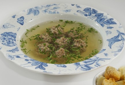 Фото шага рецепта Бульон с говяжьими фрикадельками 153118 шаг 10  