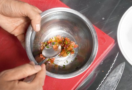 Фото шага рецепта Бургер с семгой 46026 шаг 2  