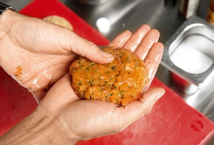 Фото шага рецепта Бургер с семгой 46026 шаг 4  