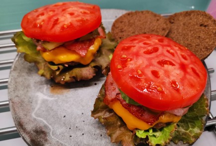 Фото шага рецепта Бургер с сыром 190751 шаг 9  