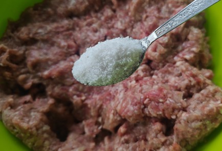 Фото шага рецепта Бургеры на гриле 189106 шаг 2