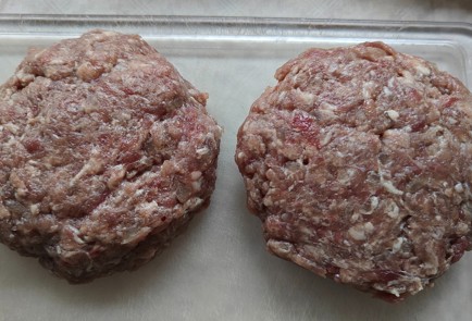 Фото шага рецепта Бургеры на гриле 189106 шаг 3