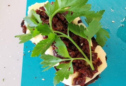 Фото шага рецепта Бутерброд погрузински 186424 шаг 10  