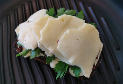 Фото шага рецепта Бутерброд погрузински 186424 шаг 11  