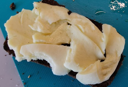 Фото шага рецепта Бутерброд погрузински 186424 шаг 7  