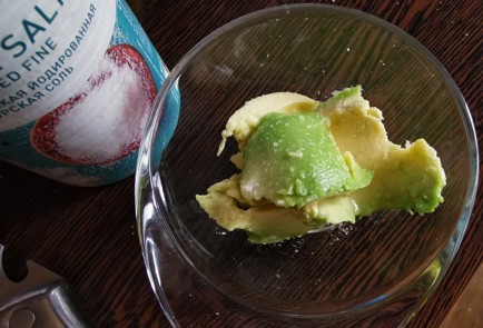 Фото шага рецепта Бутерброд с авокадо 189303 шаг 8  