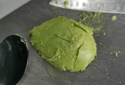 Фото шага рецепта Бутерброд с авокадо 190535 шаг 1  