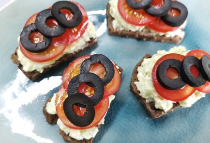 Фото шага рецепта Бутерброд с авокадо 190535 шаг 13  