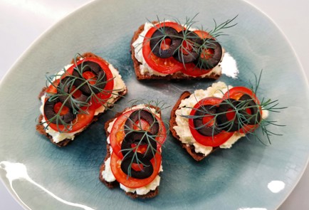 Фото шага рецепта Бутерброд с авокадо 190535 шаг 14  