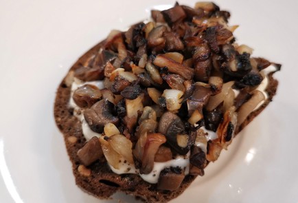 Фото шага рецепта Бутерброд с грибами 174913 шаг 10  