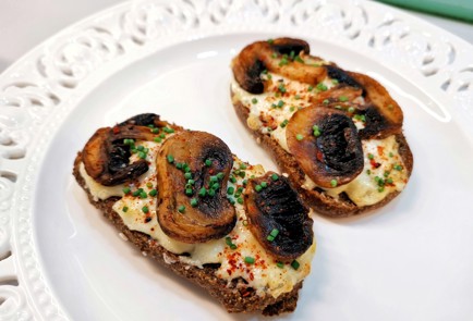 Фото шага рецепта Бутерброд с грибами 191595 шаг 10  