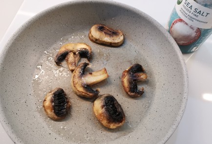 Фото шага рецепта Бутерброд с грибами 191595 шаг 2  