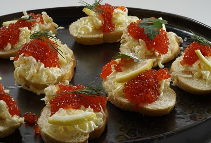 Фото шага рецепта Бутерброд с икрой по рецепту ресторана Прага 152958 шаг 10  