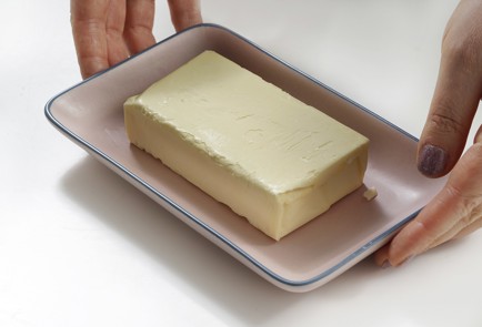 Фото шага рецепта Бутерброд с икрой по рецепту ресторана Прага 152958 шаг 2  