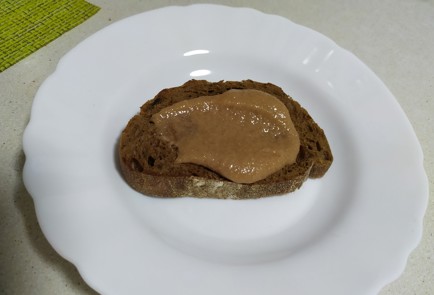 Фото шага рецепта Бутерброд с икрой трески яйцом и свежим огурцом 189631 шаг 5  