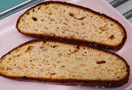 Фото шага рецепта Бутерброд с колбасой 188887 шаг 1  