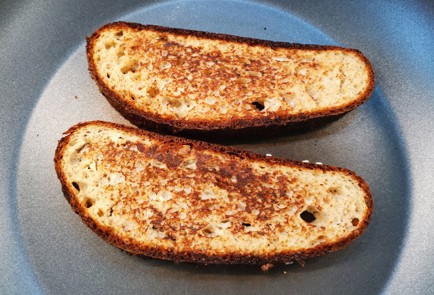 Фото шага рецепта Бутерброд с колбасой 188887 шаг 4  