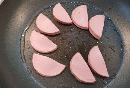 Фото шага рецепта Бутерброд с колбасой 188887 шаг 7  