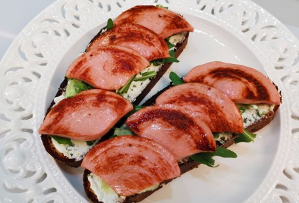 Фото шага рецепта Бутерброд с колбасой 188887 шаг 9  