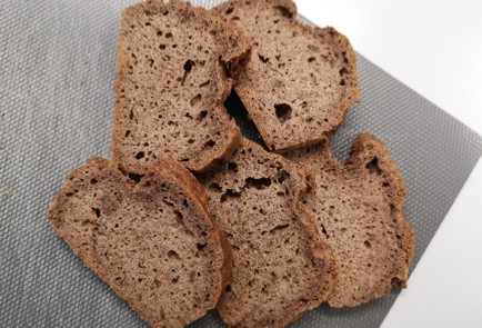 Фото шага рецепта Бутерброд с колбасой 190530 шаг 1  