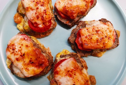 Фото шага рецепта Бутерброд с колбасой 190530 шаг 10  