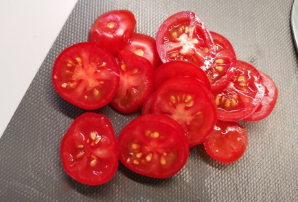 Фото шага рецепта Бутерброд с колбасой 190530 шаг 4  