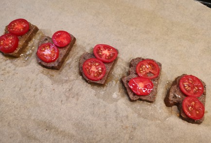 Фото шага рецепта Бутерброд с колбасой 190530 шаг 6  